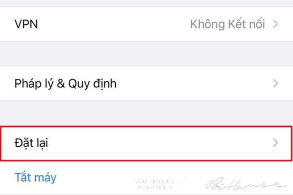 Kéo xuống chọn “Đặt lại” để tiến hành cài đặt lại máy
