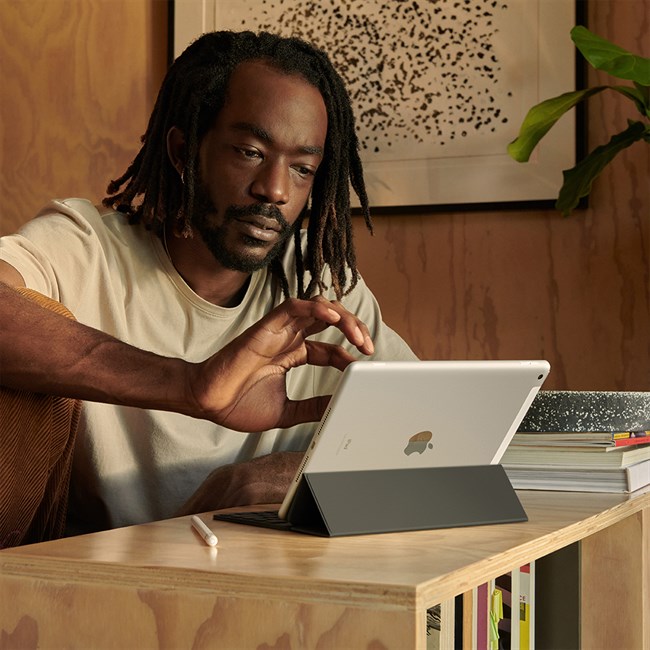 iPad Gen 9 WiFi & Cellular ( 10.2 inch )