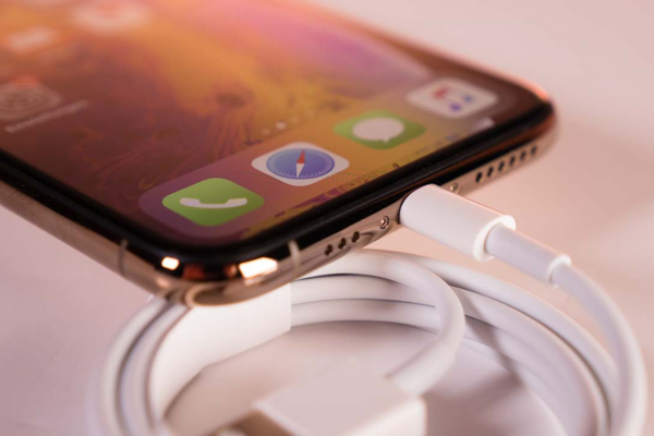 Không nên để Iphone liên tục qua đêm